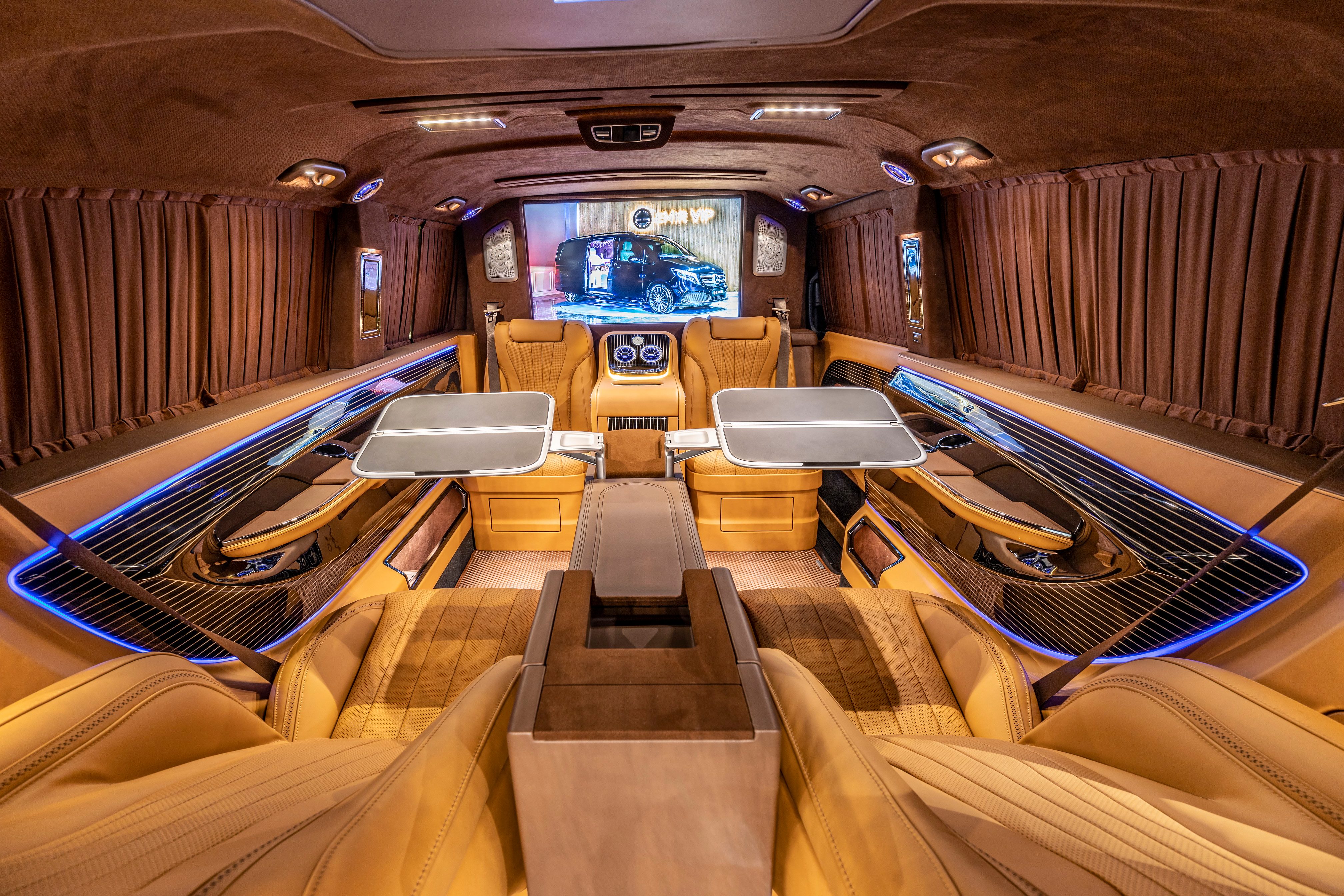 Mercedes-Benz Vito Lüks İç Mekan - Bej Deri ve Mavi Ambient